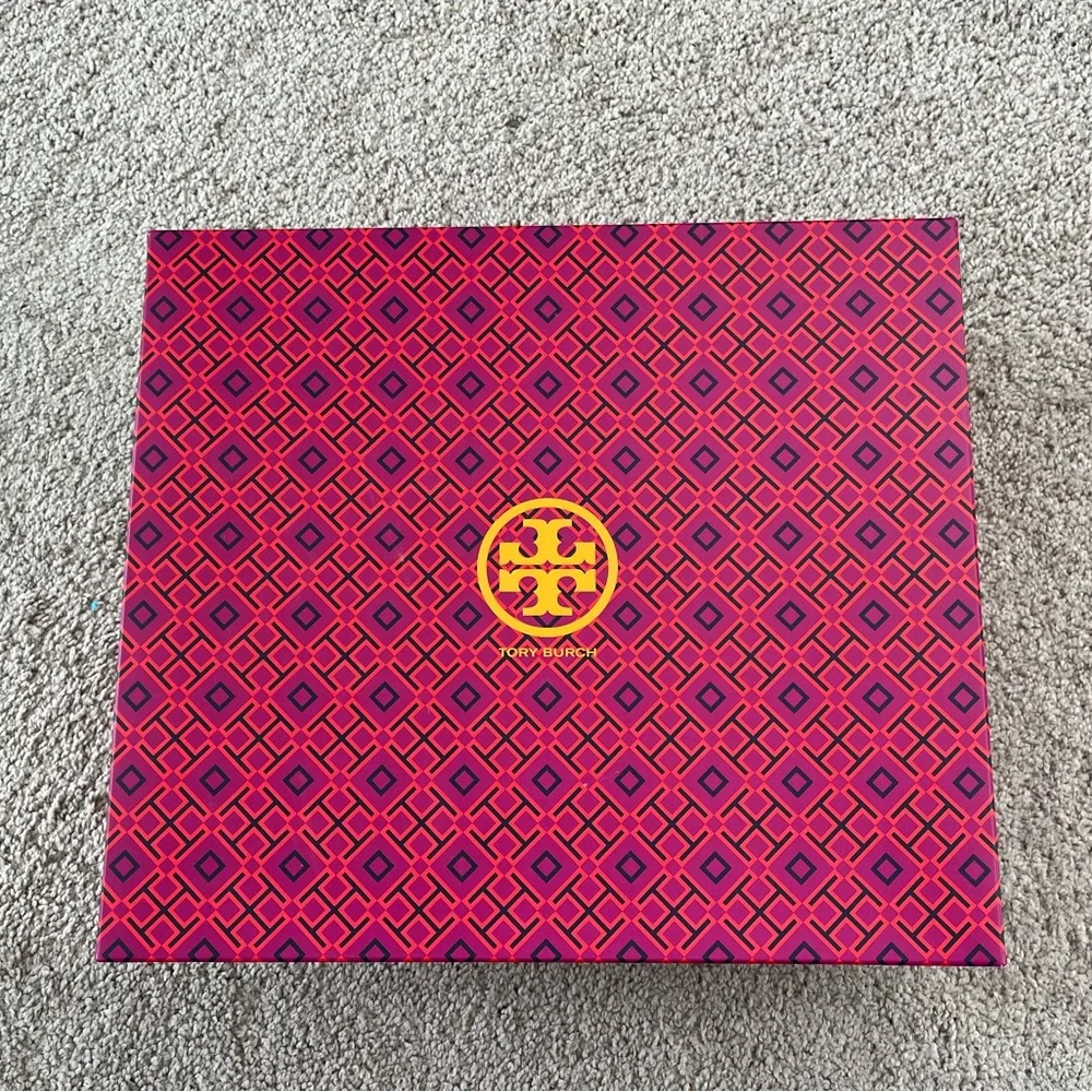 Tory Burch LILA 90MM Zip Up Ankle Bootie
Calf Leather - Picture 14 of 16